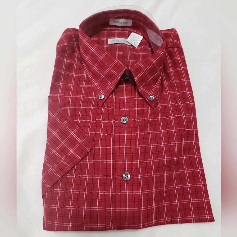 Van Heusen • Short Sleeve Dress Shirt Wrinkle Free‎ • Red • 16-16.5 (Large)